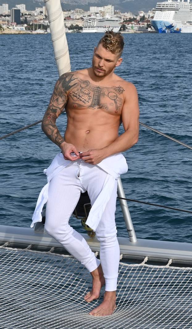 FOTO Vrući kalendar hrvatskih vaterpolista: Kad prvaci svijeta izađu iz bazena i poziraju...