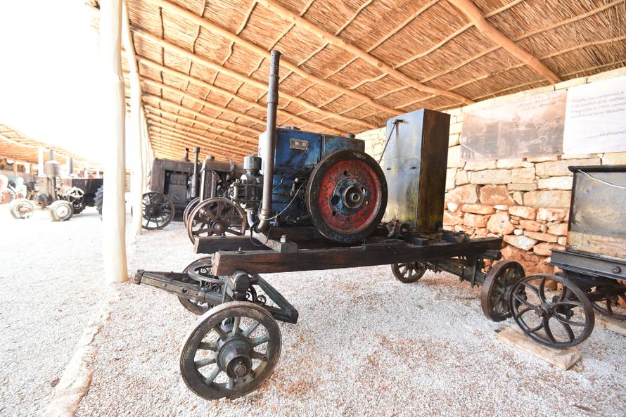 Silvio je naš kralj traktora: U kolekciji ima Ferrari, Porsche...