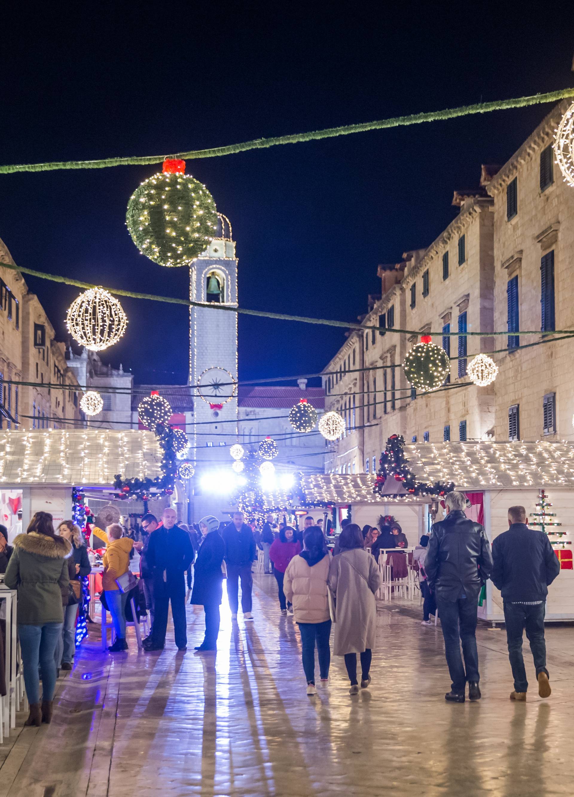 Bilo kuda, Advent svuda: Evo kako izgledaju hrvatski gradovi