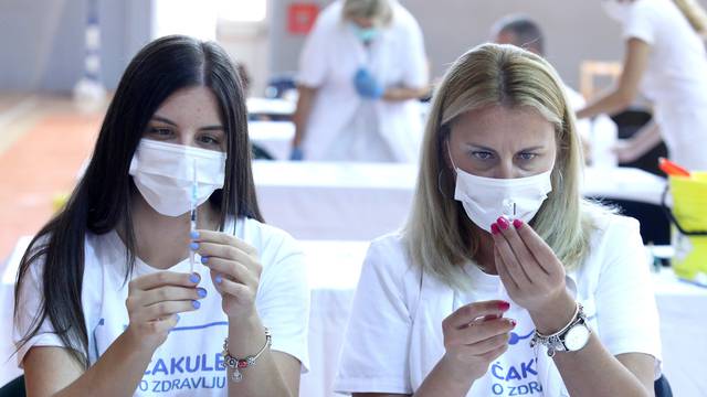 Cijepljenje u hrvatskim školama bit će dobrovoljno, krenut će od srednjih škola završnih razreda?