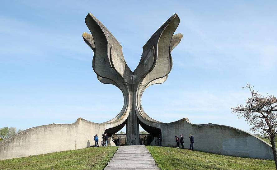 Premijer Plenković sa suradnicim položio vijence povodom 76. obljetnice Jasenovca