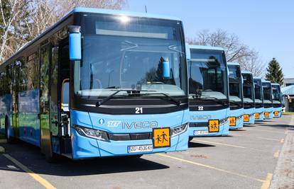 ZET u promet pustio 7 novih školskih autobusa. Dolaze i vozila za osobe s invaliditetom