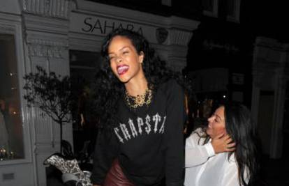 Rihanna je svoje francuske obožavatelje nazvala luđacima