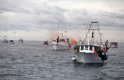 Prosvjed ribara: Slovenci potjerali jednu brodicu 
