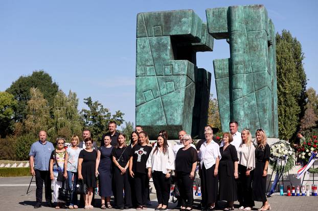 Vukovar: Polaganje vijenaca na Memorijalnom groblju povodom obilježavanja Dana sjećanja na nestale