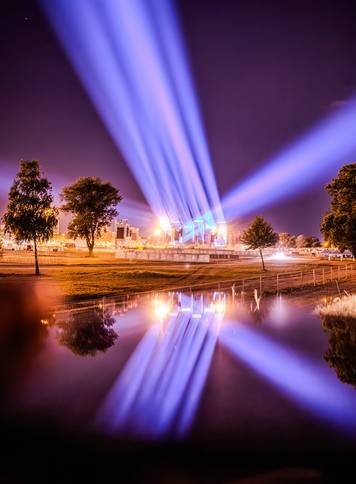 Zagreb: Spektakularna svjetlosna proba na Hipodromu uo&ccaron;i Thompsonovog koncerta