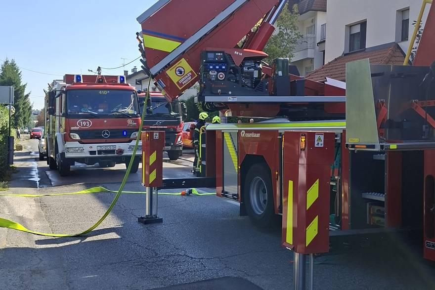 Po&zcaron;ar ku&cacute;e u Zagrebu