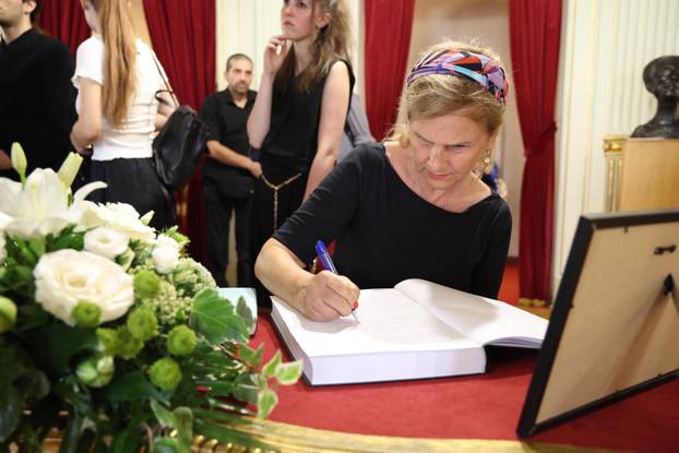 Zagreb: Održana komemoracija za filmskog redatelja Zrinka Ogrestu