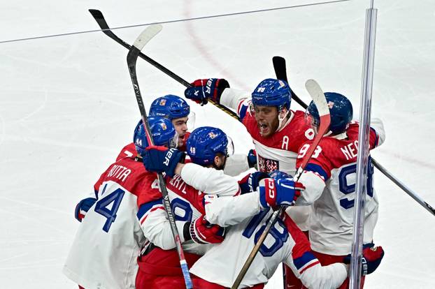 Ice Hockey - Men's Play-offs Quarterfinals - Canada vs Czech Republic