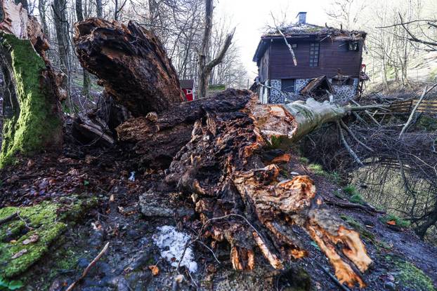 24sata Zagreb: U nevremenu oštećeno izletište Kraljičin zdenac