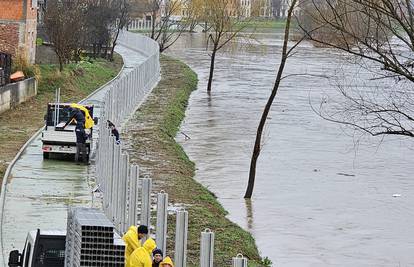 Hrvatske vode: 'Zbog obilnih kiša na snazi su izvanredne mjere kod Hrvatske Kostajnice'