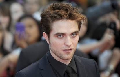 Darežljiv je: Robert Pattinson darovao gitaru uličnom sviraču