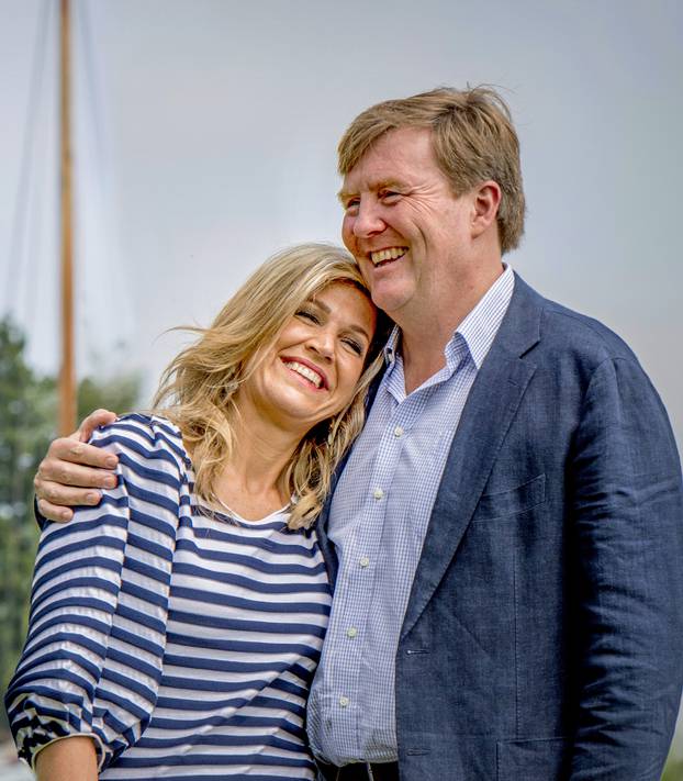 Photosession King Willem-Alexander and his family at the Kagerpla