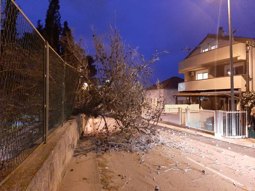 Jugo nosi sve i potapa brodice: 'Ovo nismo vidjeli godinama'