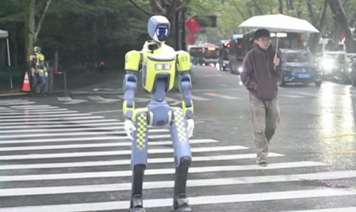 VIDEO Roboti policajci iza&scaron;li na ulice: 'Podnose od -20 do 55&deg;C'