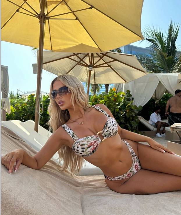 FOTO Nekad je bila stjuardesa, a danas za njom uzdišu milijuni