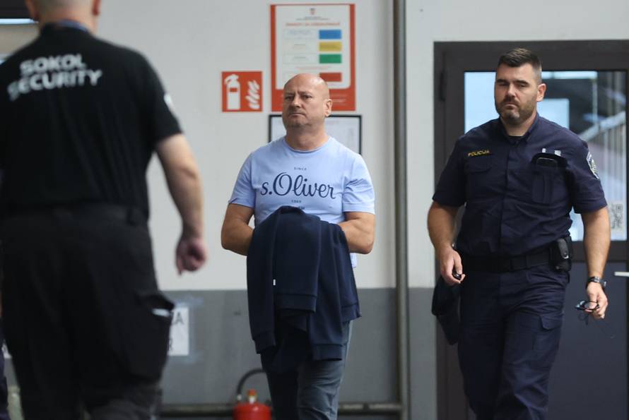 Zagreb: U prostorije USKOK-a doveden i uhićeni policajac