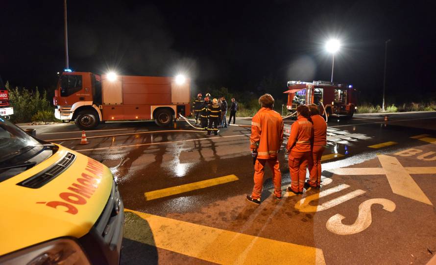 Stravična smrt: Tegljač sletio s ceste i zapalio se, vozač izgorio