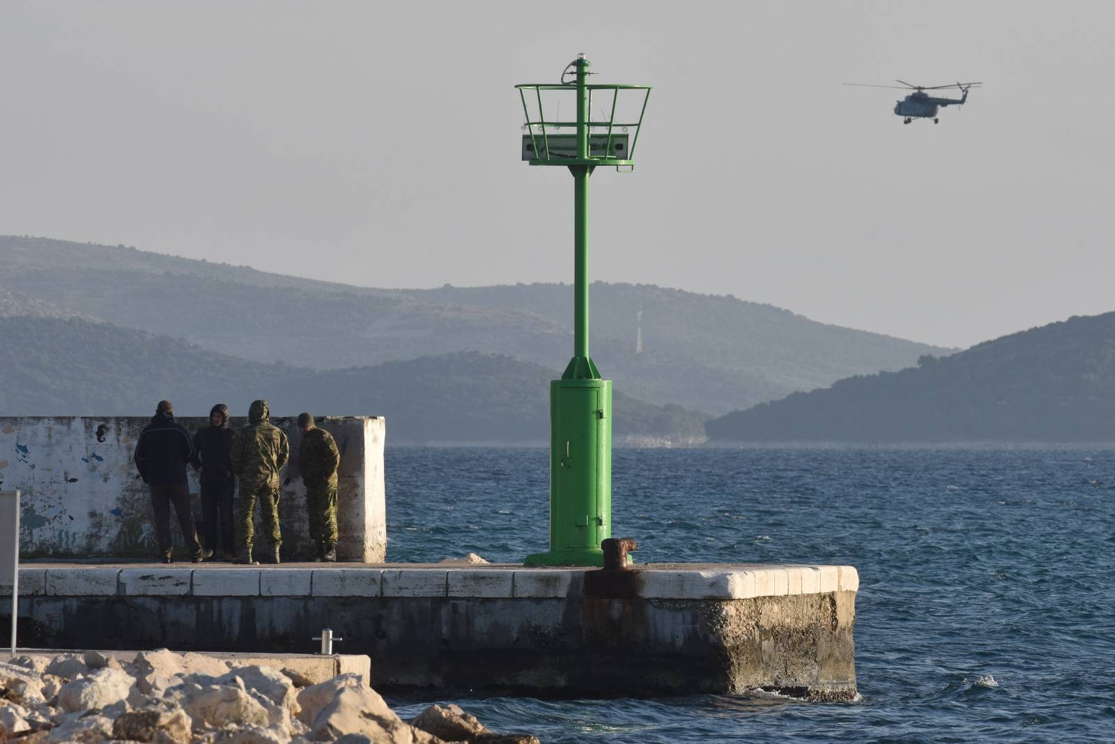 Kod Zlarina i dalje traje potraga za helikopterom u moru