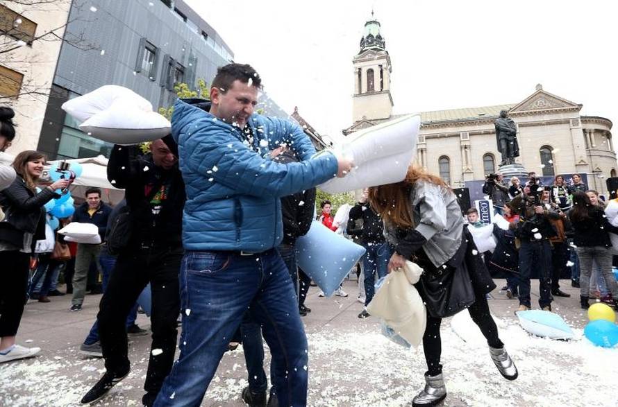 Dvjesto se ljudi potuklo usred Cvjetnog trga i to - jastucima
