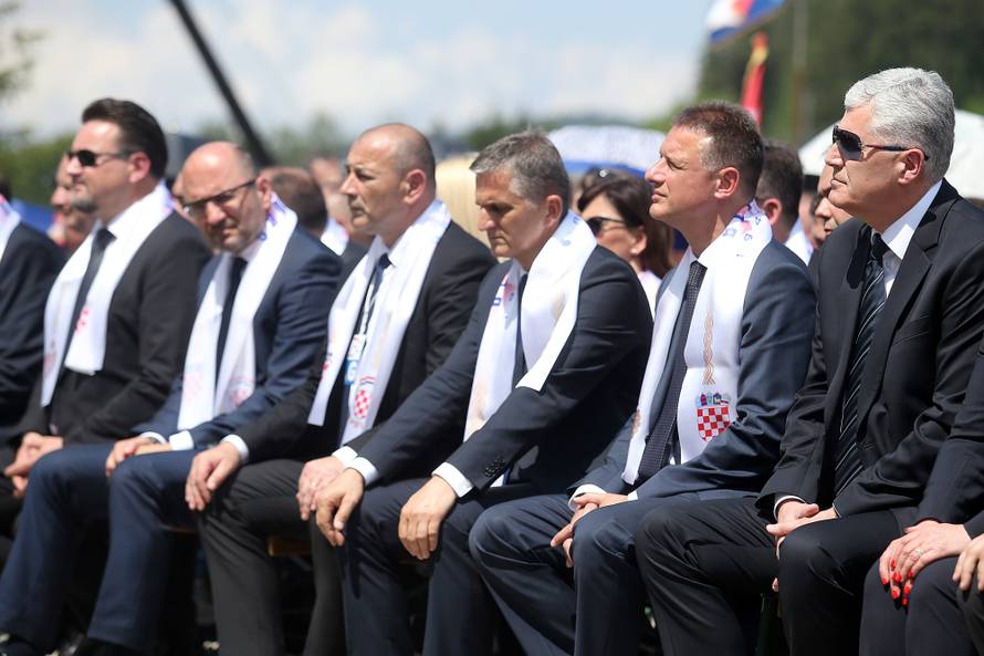 Jandrokovića izviždali: Ovdje smo da odamo počast žrtvama