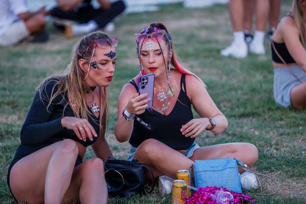 Split: Partijaneri stigli u Park Mladeži gdje će se održati prva večer Ultre