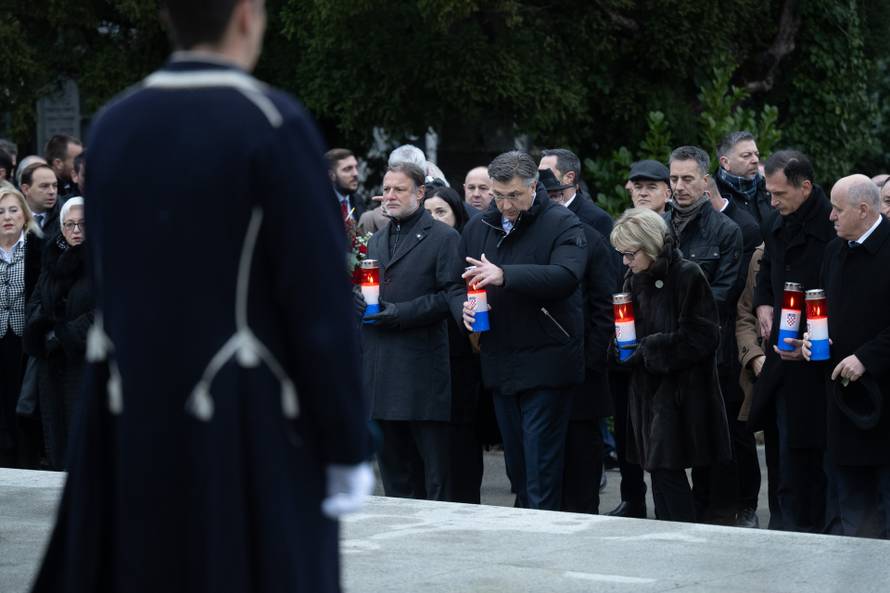 Tuđmanov unuk Siniša Košutić posjetio djedov grob na 25. godišnjicu smrti