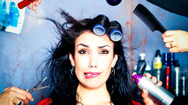 Ovo su navike u frizeraju koje se čine pristojnima, ali frizerima zapravo idu na živce