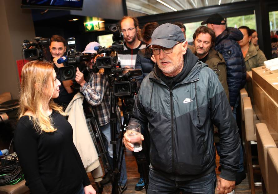 Oliver Dragojević preminuo u  splitskoj bolnici u 71. godini