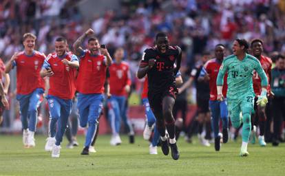 FOTO Pogledajte vrtlog emocija na Westfalenu i Allianz Areni: Titula se selila, Bavarci slave...