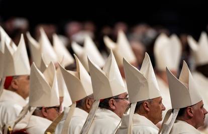 Tračevi, isticanje favorita i oblak ružičastoga dima - mnogi žele utjecati na izbor pape...