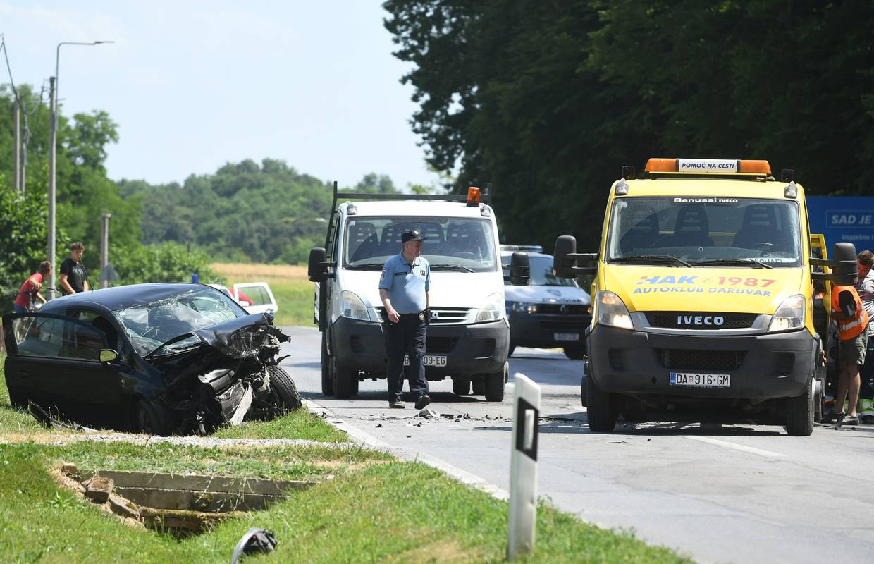 Troje ozlijeđenih u sudaru kod Daruvara, jedan automobil potpuno izgorio nakon nesreće