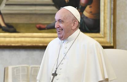 Papa se šalio s meksičkim svećenicima: Kroničnu bol u koljenu najbolje liječim tekilom