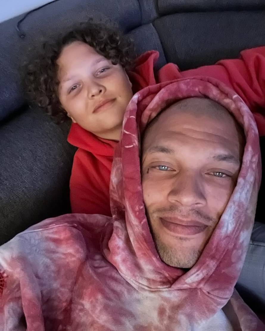 Njegova fotografija s uhićenja zaludjela je žene, a ovako sad izgleda najzgodniji robijaš