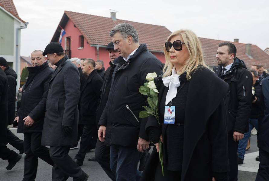 Vukovar: Kolona sjećanja prolazi pored Vodotornja