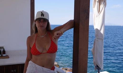 FOTO Najzgodnija tenisa&ccaron;ica uzela predah  i oti&scaron;la u Gr&ccaron;ku: Odu&scaron;evila fotkama u bikiniju
