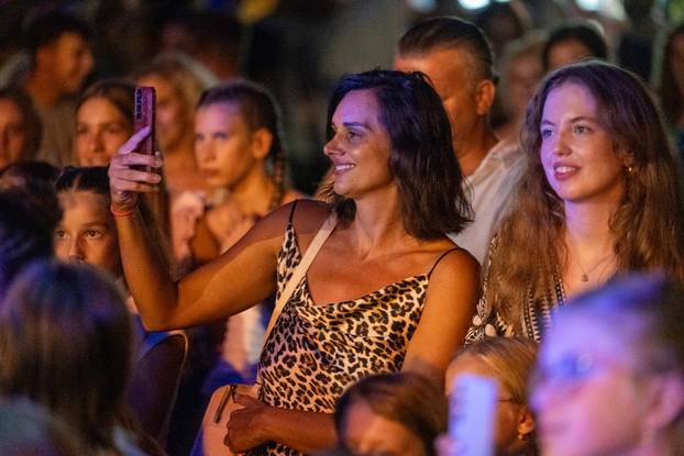 Zaton: Zatonsko ljeto,  koncert Maje  Suput