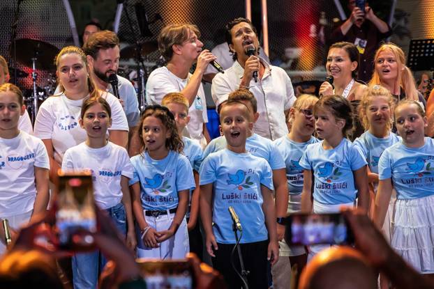 Vela Luka:  Generalna proba koncerta “Trag u beskraju” 