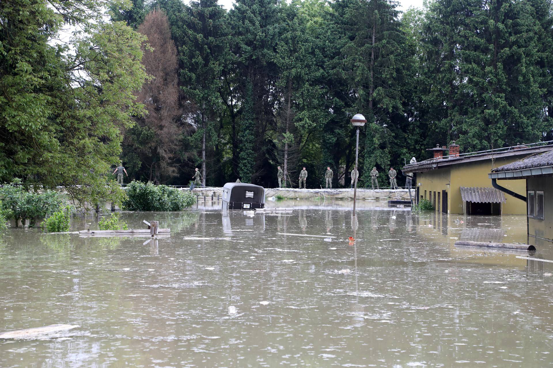 Sisak: Udruga za terapijsko i rekreacijsko jahanje "KAS" poplavljena je nakon pucanja nasipa