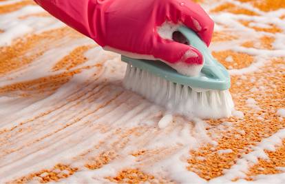 Sredstvo za pranje tepiha sami napravite, a tu je i trik kako se riješiti neugodnog mirisa