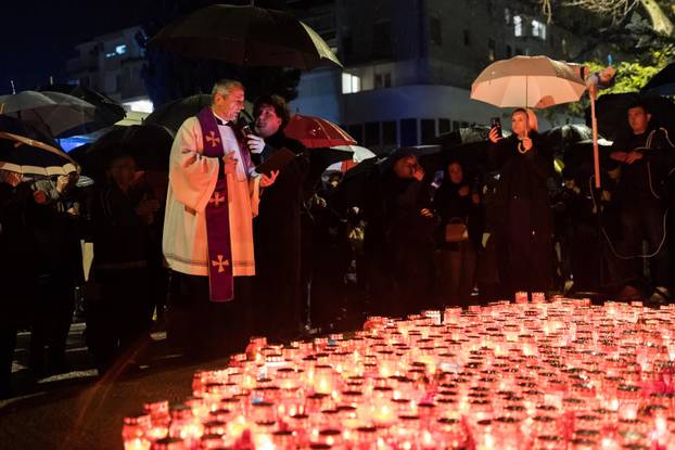 Mostar: Stotine građana okupilo se u Vukoavrskoj ulici i zapalilo svijeće za Vukovar