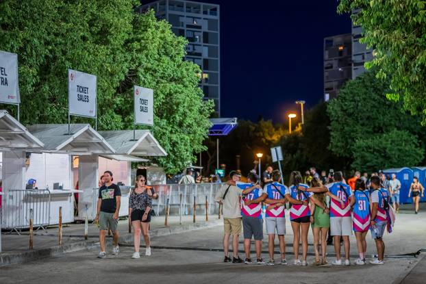 Split: Okupljanje posjetitelja prije početka treće večeri Ultra Europe Festivala 