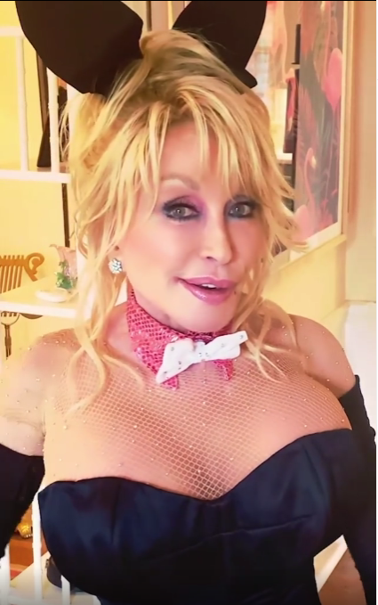 Dolly Parton opet je Playboyeva zečica: 'Rekla sam da ću sa 75 ponovno biti na toj naslovnici'