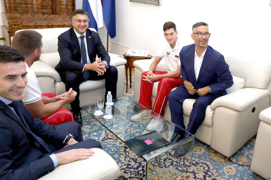 Zagreb: Andrej PlenkoviÄ ugostio Franka GrgiÄa, svjetskog juniorskog prvaka u plivanju
