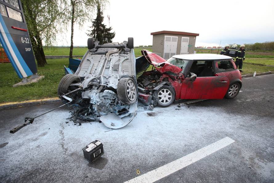 Kod Velike Mlake sudar dvaju automobila, dvoje ozlijeđenih