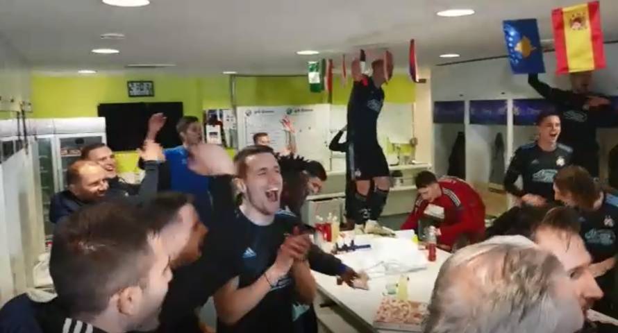 Ludilo u svlačionici! Puknut će zidovi, dinamovci rasturili sve