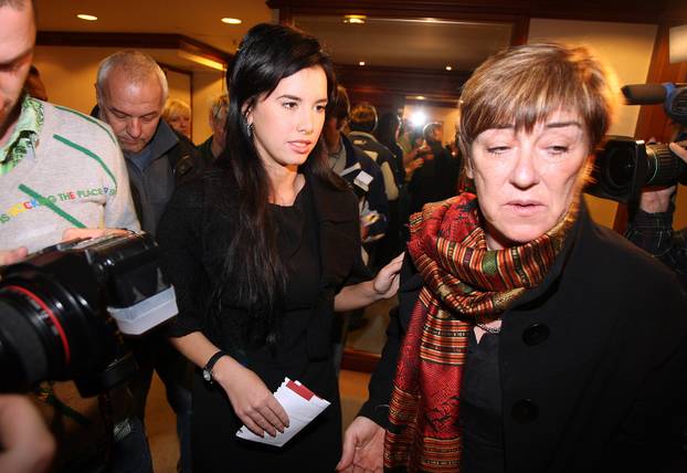 Zagreb: Nives Celzijus na konferenciji za medije zbog književne nagrade "Kiklop" koja joj nije dodiljena - 2008.