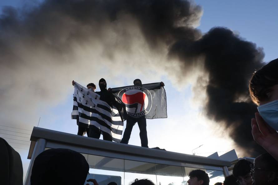 France student protest through the streets of Brest