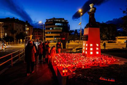 Split: U Vukovarskoj ulici upaljene svijeće na spomendan pada Vukovara