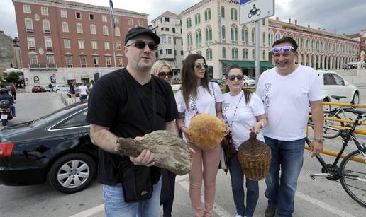 Ništa novo Splite! Fani parkira gdje želi, Vuco raznosi pršute 